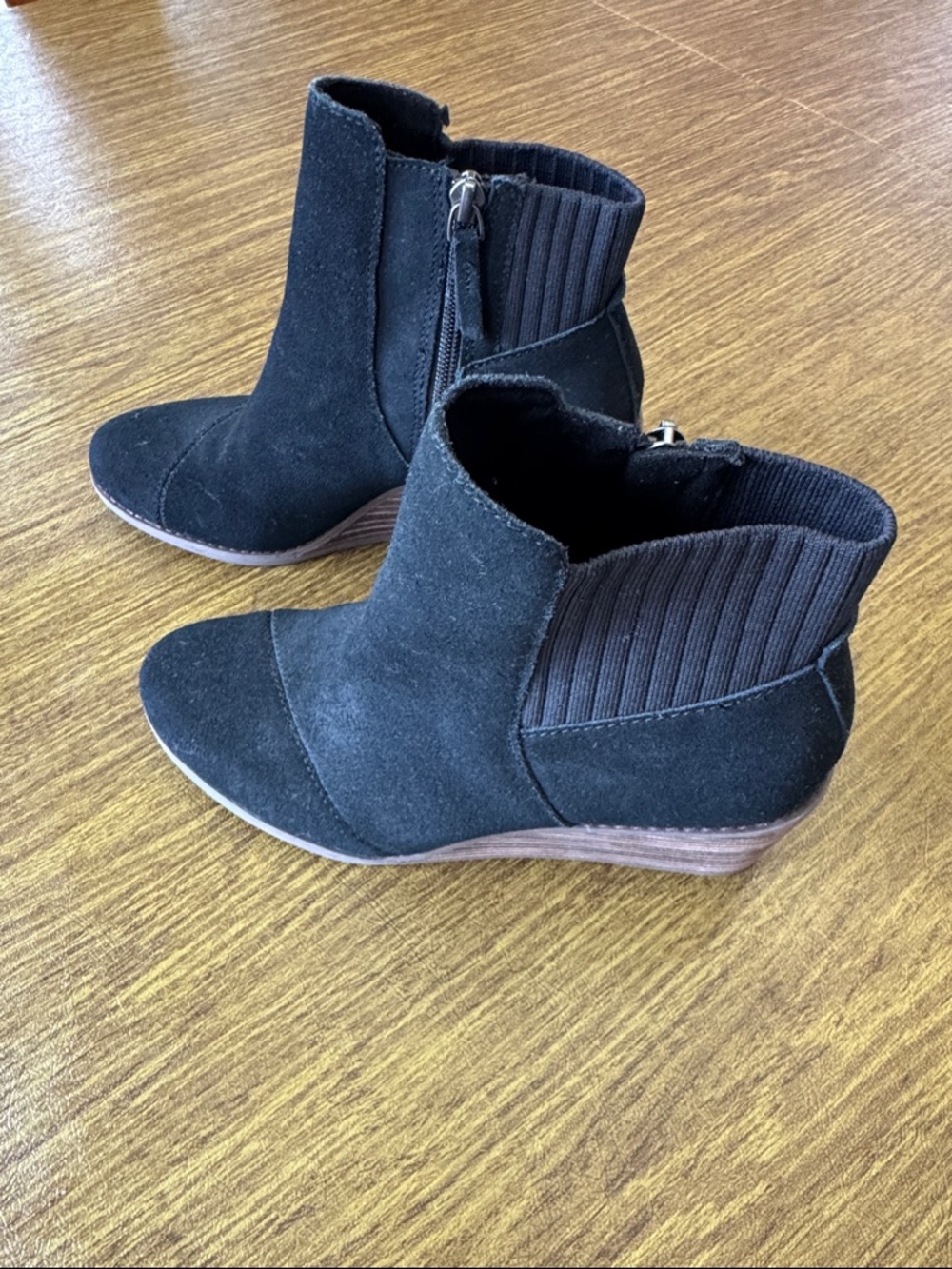 TOMS Women’s Black Suede Ankle Booties Ribbed Knit Side Zip Size 7